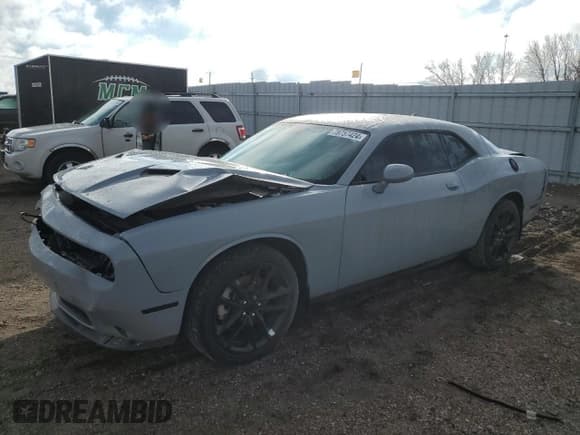 ✅ 2022 Dodge Challenger SXT • VIN: 2C3CDZGG7NH140773 • Lot: 78757424. Wystawiony na Copart z przebiegiem 22 886 mil. Bezpłatny archiwum sprzedaży aukcyjnych z USA i szczegółowy raport historii pojazdu na DreamBid. Zdjęcie 1.