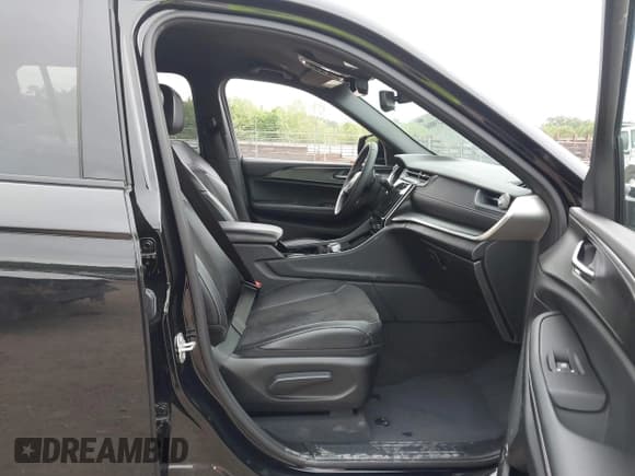 ✅ 2023 Jeep Grand Cherokee Laredo • VIN: 1C4RJKAG0P8828301 • Lot: 42198860. Listed on IAAI with 34,182 mi. Free auction sales archive from the USA and detailed vehicle history report at DreamBid. Image 5.