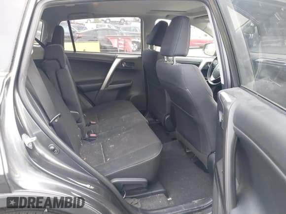 ✅ 2018 Toyota RAV4 XLE • VIN: JTMRFREV5JJ241482 • Лот: 43486718. Опубликован ранее на IAAI с пробегом 34 423 миль. Бесплатный доступ к архиву аукционных продаж из США и подробный отчёт об истории автомобиля на DreamBid. Изображение 8.