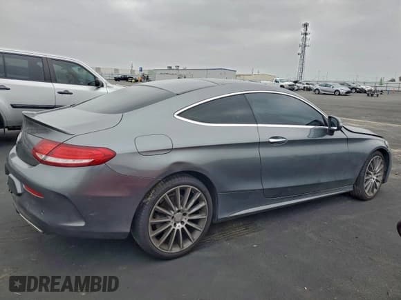 ✅ 2017 Mercedes-Benz C 300 • VIN: WDDWJ4JB5HF362659 • Lot: 93992595. Wystawiony na Copart z przebiegiem 92 617 mil. Bezpłatny archiwum sprzedaży aukcyjnych z USA i szczegółowy raport historii pojazdu na DreamBid. Zdjęcie 3.