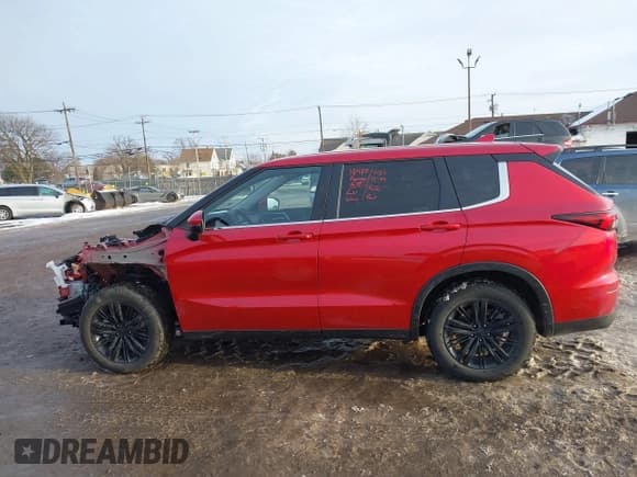 ✅ 2024 Mitsubishi Outlander ES • VIN: JA4J4UA88RZ073298 • Lot: 41477476. Listed on IAAI with 6,532 mi. Free auction sales archive from the USA and detailed vehicle history report at DreamBid. Image 14.