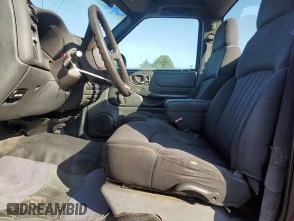 2003 Chevrolet S-10 LS с VIN 1GCCS14H238251718, выставлен на аукционе Copart как лот 57477544 с пробегом Не указан миль и Чистый • Clean title. История ставок и продаж доступна на DreamBid. Изображение 7.