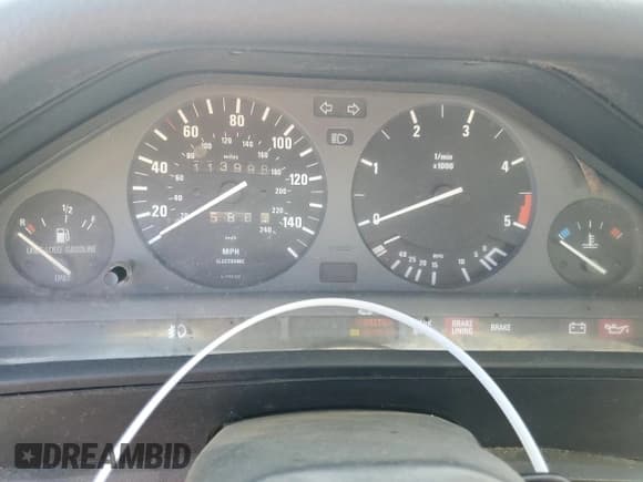 ✅ 1986 BMW 3 Series • VIN: WBAAE5403G1505061 • Lot: 80585534. Wystawiony na Copart z przebiegiem 113 998 mil. Bezpłatny archiwum sprzedaży aukcyjnych z USA i szczegółowy raport historii pojazdu na DreamBid. Zdjęcie 9.