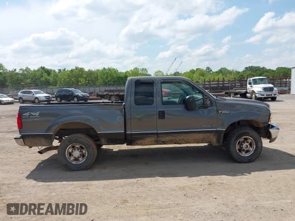 ✅ 2002 Ford F-250 XL • VIN: 1FTNX21F92EB32230 • Lot: 42219370. Wystawiony na IAAI z przebiegiem 288 079 mil. Bezpłatny archiwum sprzedaży aukcyjnych z USA i szczegółowy raport historii pojazdu na DreamBid. Zdjęcie 13.