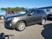 ✅ 2015 Kia Sorento EX • VIN: 5XYKUDA77FG600856 • Лот: 86596355. Опубликован ранее на Copart с пробегом 142 257 миль. Бесплатный доступ к архиву аукционных продаж из США и подробный отчёт об истории автомобиля на DreamBid. Изображение 1.
