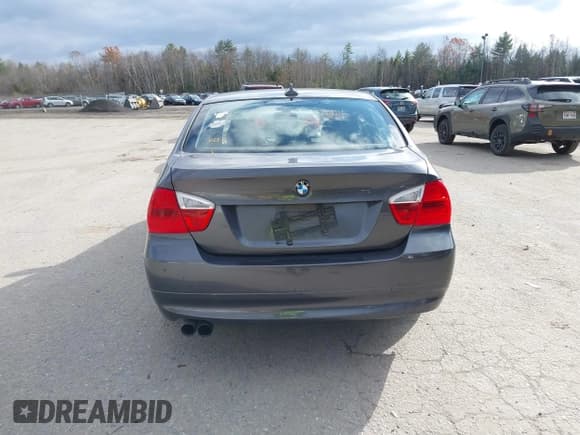 ✅ 2006 BMW 3 Series 330xi • VIN: WBAVD33516KV63460 • Lot: 43704840. Wystawiony na IAAI z przebiegiem 177 860 mil. Bezpłatny archiwum sprzedaży aukcyjnych z USA i szczegółowy raport historii pojazdu na DreamBid. Zdjęcie 16.