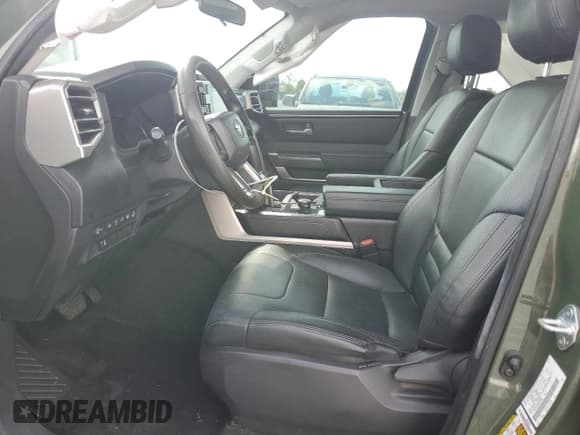 ✅ 2022 Toyota Tundra SR5 • VIN: 5TFLA5AB6NX010554 • Lot: 70841755. Wystawiony na Copart z przebiegiem 32 967 mil. Bezpłatny archiwum sprzedaży aukcyjnych z USA i szczegółowy raport historii pojazdu na DreamBid. Zdjęcie 7.