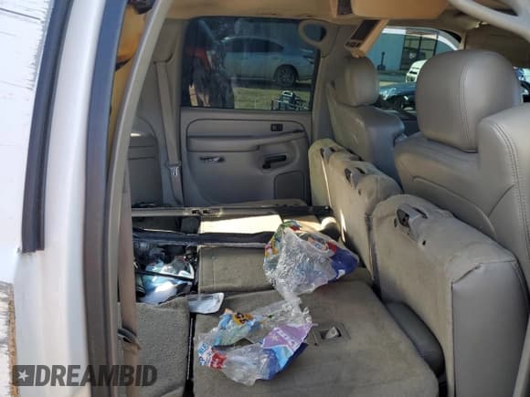 ✅ 2004 Chevrolet Suburban Z71 • VIN: 3GNFK16Z44G125558 • Лот: 42934405. Опубликован ранее на Copart с пробегом 231 788 миль. Бесплатный доступ к архиву аукционных продаж из США и подробный отчёт об истории автомобиля на DreamBid. Изображение 11.