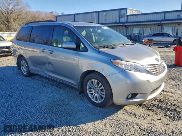✅ 2014 Toyota Sienna XLE • VIN: 5TDYK3DC9ES442492 • Lot: 96102275. Listed on Copart with 163,640 mi. Free auction sales archive from the USA and detailed vehicle history report at DreamBid. Image 4.