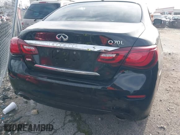✅ 2017 Infiniti Q70 3.7 • VIN: JN1BY1PR6HM210363 • Лот: 41578525. Опубликован ранее на IAAI с пробегом 111 792 миль. Бесплатный доступ к архиву аукционных продаж из США и подробный отчёт об истории автомобиля на DreamBid. Изображение 16.