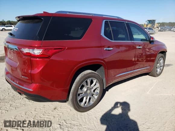 ✅ 2021 Chevrolet Traverse Premier • VIN: 1GNEVKKW8MJ146562 • Lot: 73495002. Wystawiony na Copart z przebiegiem 24 420 mil. Bezpłatny archiwum sprzedaży aukcyjnych z USA i szczegółowy raport historii pojazdu na DreamBid. Zdjęcie 3.