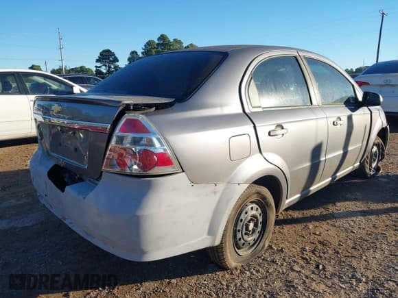 ✅ 2011 Chevrolet Aveo 1LT • VIN: KL1TD5DE1BB233498 • Lot: 40847879. Wystawiony na IAAI z przebiegiem Nie podano. Bezpłatny archiwum sprzedaży aukcyjnych z USA i szczegółowy raport historii pojazdu na DreamBid. Zdjęcie 4.