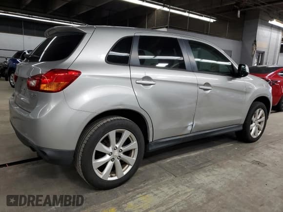 ✅ 2015 Mitsubishi Outlander ES • VIN: 4A4AP3AU2FE006728 • Лот: 92472755. Опубликован ранее на Copart с пробегом Не указан. Бесплатный доступ к архиву аукционных продаж из США и подробный отчёт об истории автомобиля на DreamBid. Изображение 3.