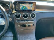 ✅ 2020 Mercedes-Benz GLC 300 • VIN: W1N0G8EBXLF844965 • Lot: 94833595. Wystawiony na Copart z przebiegiem 171 501 mil. Bezpłatny archiwum sprzedaży aukcyjnych z USA i szczegółowy raport historii pojazdu na DreamBid. Zdjęcie 10.