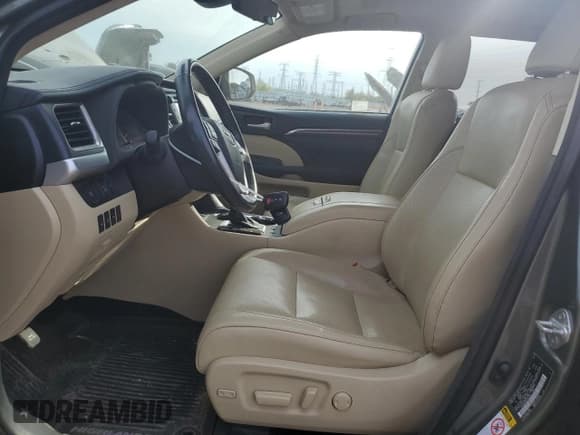 ✅ 2018 Toyota Highlander Hybrid Limited • VIN: 5TDDGRFH9JS042745 • Lot: 87190445. Listed on Copart with 40,434 mi. Free auction sales archive from the USA and detailed vehicle history report at DreamBid. Image 7.