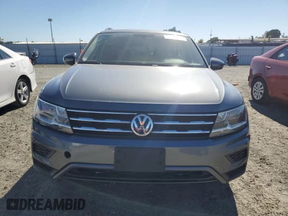 ✅ 2020 Volkswagen Tiguan SE • VIN: 3VV2B7AX1LM096151 • Lot: 87059725. Wystawiony na Copart z przebiegiem 54 901 mil. Bezpłatny archiwum sprzedaży aukcyjnych z USA i szczegółowy raport historii pojazdu na DreamBid. Zdjęcie 5.
