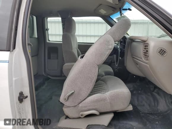 ✅ 2001 Chevrolet S-10 LS • VIN: 1GCCS19W818222809 • Lot: 45911985. Listed on Copart with 155,567 mi. Free auction sales archive from the USA and detailed vehicle history report at DreamBid. Image 10.