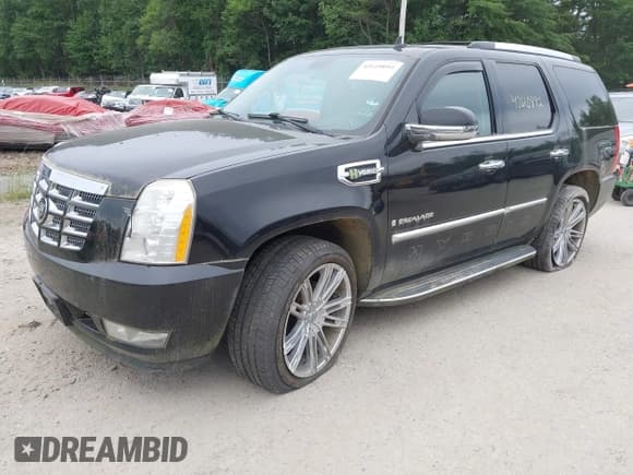 ✅ 2009 Cadillac Escalade • VIN: 1GYFK43529R119383 • Lot: 42610892. Listed on IAAI with 129,117 mi. Free auction sales archive from the USA and detailed vehicle history report at DreamBid. Image 2.