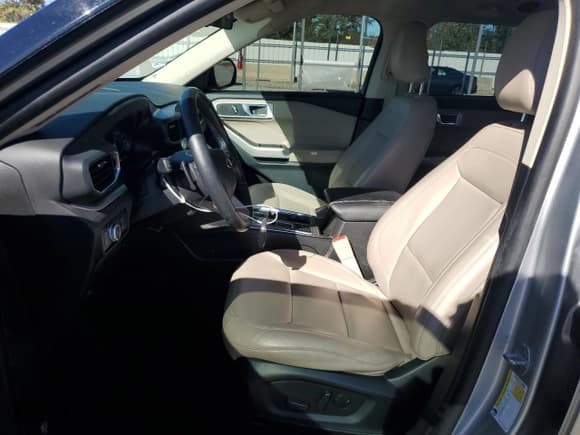 ✅ 2021 Ford Explorer XLT • VIN: 1FMSK7DHXMGA48612 • Lot: 87434725. Wystawiony na Copart z przebiegiem 61 802 mil. Bezpłatny archiwum sprzedaży aukcyjnych z USA i szczegółowy raport historii pojazdu na DreamBid. Zdjęcie 7.