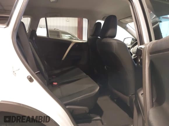 ✅ 2015 Toyota RAV4 LE • VIN: 2T3BFREV7FW277801 • Lot: 43704117. Listed on IAAI with 251,499 mi. Free auction sales archive from the USA and detailed vehicle history report at DreamBid. Image 8.