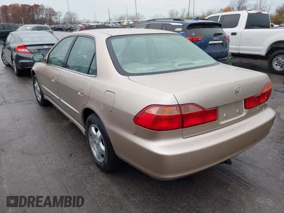 ✅ 2000 Honda Accord EX • VIN: 1HGCG1651YA059843 • Lot: 43712464. Listed on IAAI with 116,366 mi. Free auction sales archive from the USA and detailed vehicle history report at DreamBid. Image 3.