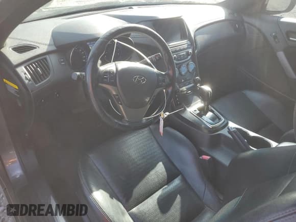 ✅ 2013 Hyundai Genesis Coupe Track • VIN: KMHHU6KJ5DU091888 • Лот: 82556775. Опубликован ранее на Copart с пробегом 89 525 миль. Бесплатный доступ к архиву аукционных продаж из США и подробный отчёт об истории автомобиля на DreamBid. Изображение 8.