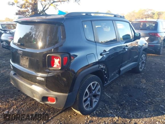 ✅ 2015 Jeep Renegade Latitude • VIN: ZACCJBBTXFPB35065 • Lot: 43596017. Wystawiony na IAAI z przebiegiem 39 880 mil. Bezpłatny archiwum sprzedaży aukcyjnych z USA i szczegółowy raport historii pojazdu na DreamBid. Zdjęcie 4.