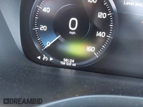 ✅ 2021 Volvo XC60 Momentum • VIN: YV4102DK6M1826828 • Lot: 40603154. Wystawiony na IAAI z przebiegiem 58 124 mil. Bezpłatny archiwum sprzedaży aukcyjnych z USA i szczegółowy raport historii pojazdu na DreamBid. Zdjęcie 7.