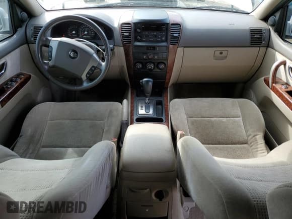 ✅ 2004 Kia Sorento LX • VIN: KNDJC733345245104 • Лот: 54060635. Опубликован ранее на Copart с пробегом 172 718 миль. Бесплатный доступ к архиву аукционных продаж из США и подробный отчёт об истории автомобиля на DreamBid. Изображение 8.