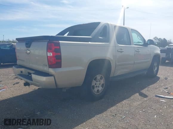 ✅ 2008 Chevrolet Avalanche LTZ • VIN: 3GNEC12038G170903 • Lot: 41865554. Listed on IAAI with 236,577 mi. Free auction sales archive from the USA and detailed vehicle history report at DreamBid. Image 4.