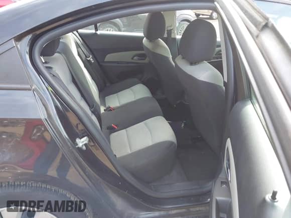 2015 Chevrolet Cruze LS z VIN 1G1PA5SG1F7150629, wystawiony jako IAAI lot #43615286 z przebiegiem 83 703 mil mil oraz . Historia ofert i sprzedaży dostępna na DreamBid. Obrazek 8.