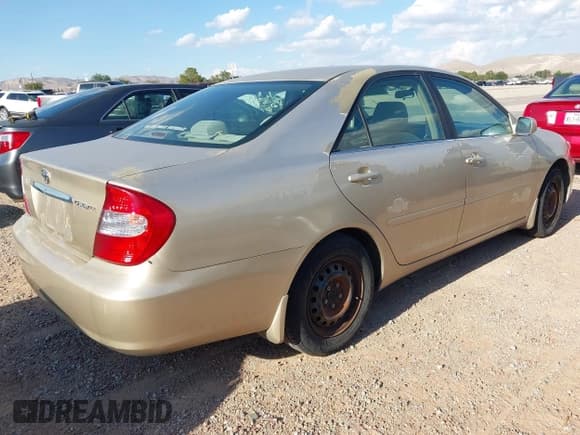 ✅ 2002 Toyota Camry LE • VIN: 4T1BE32K32U048979 • Лот: 43067932. Опубликован ранее на IAAI с пробегом 140 817 миль. Бесплатный доступ к архиву аукционных продаж из США и подробный отчёт об истории автомобиля на DreamBid. Изображение 4.