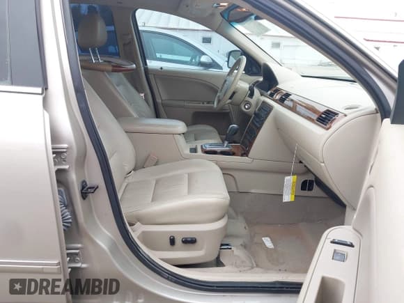 ✅ 2005 Ford Five Hundred Limited • VIN: 1FAHP28185G162678 • Lot: 43568524. Wystawiony na IAAI z przebiegiem 40 212 mil. Bezpłatny archiwum sprzedaży aukcyjnych z USA i szczegółowy raport historii pojazdu na DreamBid. Zdjęcie 5.