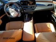 ✅ 2025 Lexus ES 350 Ultra Luxury • VIN: 58AFZ1B12SU199600 • Lot: 94433995. Wystawiony na Copart z przebiegiem 4 554 mil. Bezpłatny archiwum sprzedaży aukcyjnych z USA i szczegółowy raport historii pojazdu na DreamBid. Zdjęcie 8.