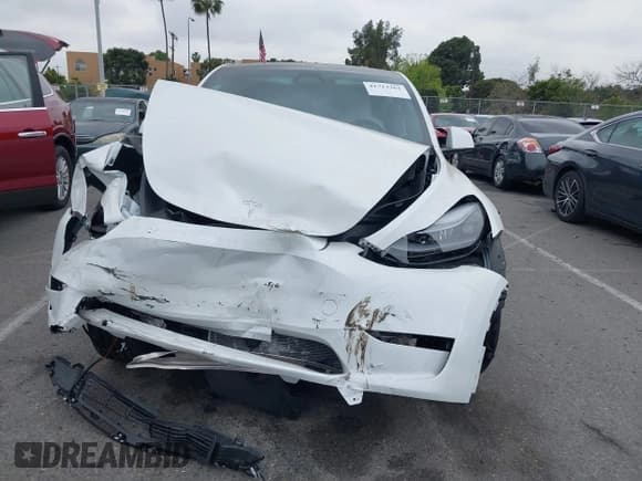 ✅ 2024 Tesla Model Y • VIN: 7SAYGDED6RF166543 • Лот: 41713362. Опубликован ранее на IAAI с пробегом Не указан. Бесплатный доступ к архиву аукционных продаж из США и подробный отчёт об истории автомобиля на DreamBid. Изображение 12.