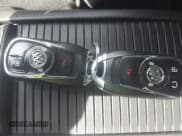 ✅ 2019 Buick Encore Essence • VIN: KL4CJGSM8KB961272 • Lot: 42709472. Wystawiony na IAAI z przebiegiem 59 553 mil. Bezpłatny archiwum sprzedaży aukcyjnych z USA i szczegółowy raport historii pojazdu na DreamBid. Zdjęcie 11.