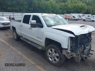 ✅ 2019 Chevrolet Silverado 2500HD LTZ • VIN: 1GC1KTEY6KF199845 • Лот: 43052391. Опубликован ранее на IAAI с пробегом 212 920 миль. Бесплатный доступ к архиву аукционных продаж из США и подробный отчёт об истории автомобиля на DreamBid. Изображение 1.