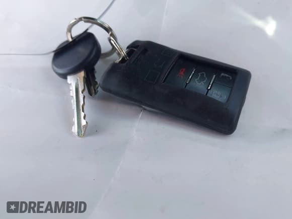 ✅ 2008 Cadillac CTS RWD • VIN: 1G6DM577580118419 • Lot: 42702462. Wystawiony na IAAI z przebiegiem 178 792 mil. Bezpłatny archiwum sprzedaży aukcyjnych z USA i szczegółowy raport historii pojazdu na DreamBid. Zdjęcie 11.