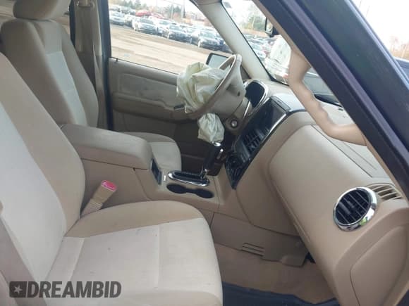 ✅ 2010 Ford Explorer XLT • VIN: 1FMEU7DEXAUA39127 • Lot: 43767007. Wystawiony na IAAI z przebiegiem 123 195 mil. Bezpłatny archiwum sprzedaży aukcyjnych z USA i szczegółowy raport historii pojazdu na DreamBid. Zdjęcie 5.