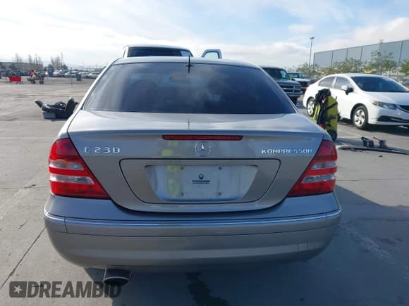 ✅ 2005 Mercedes-Benz C 230 Kompressor • VIN: WDBRF40J25A774109 • Lot: 42010040. Wystawiony na IAAI z przebiegiem 39 511 mil. Bezpłatny archiwum sprzedaży aukcyjnych z USA i szczegółowy raport historii pojazdu na DreamBid. Zdjęcie 17.