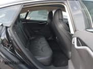 ✅ 2017 Tesla Model S 100D • VIN: 5YJSA1E28HF188981 • Lot: 42010115. Wystawiony na IAAI z przebiegiem 76 327 mil. Bezpłatny archiwum sprzedaży aukcyjnych z USA i szczegółowy raport historii pojazdu na DreamBid. Zdjęcie 8.