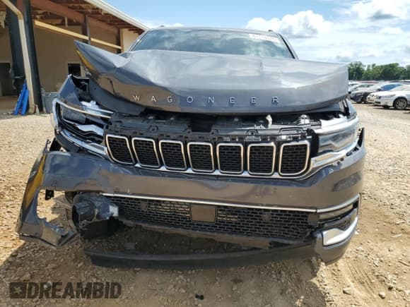 ✅ 2022 Jeep Wagoneer Series III • VIN: 1C4SJVDT1NS179085 • Lot: 67744575. Wystawiony na Copart z przebiegiem 70 764 mil. Bezpłatny archiwum sprzedaży aukcyjnych z USA i szczegółowy raport historii pojazdu na DreamBid. Zdjęcie 5.