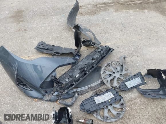 ✅ 2018 Toyota Corolla L • VIN: 2T1BURHE4JC081237 • Lot: 42026419. Listed on IAAI with Not provided. Free auction sales archive from the USA and detailed vehicle history report at DreamBid. Image 11.