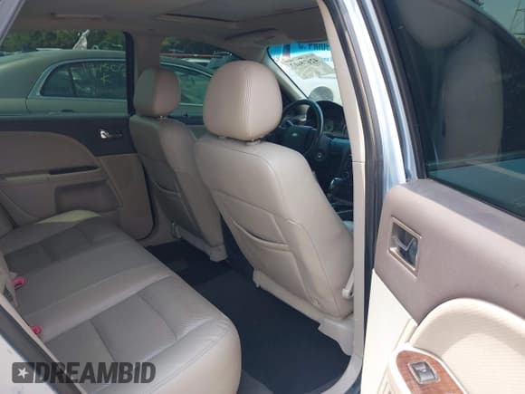 ✅ 2009 Ford Taurus Limited • VIN: 1FAHP25W89G106763 • Lot: 42678623. Wystawiony na IAAI z przebiegiem 200 512 mil. Bezpłatny archiwum sprzedaży aukcyjnych z USA i szczegółowy raport historii pojazdu na DreamBid. Zdjęcie 8.