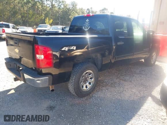 ✅ 2011 Chevrolet Silverado 1500 LS • VIN: 3GCPKREA9BG167468 • Lot: 43600413. Wystawiony na IAAI z przebiegiem 171 246 mil mil. Skorzystaj z bezpłatnego archiwum sprzedaży aukcyjnych z USA i zobacz szczegółowy raport historii pojazdu na DreamBid. Zdjęcie 4.