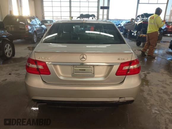 ✅ 2011 Mercedes-Benz E 350 Luxury • VIN: WDDHF8HB4BA473537 • Lot: 43648208. Listed on IAAI with 103,526 mi. Free auction sales archive from the USA and detailed vehicle history report at DreamBid. Image 16.