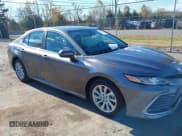✅ 2023 Toyota Camry LE • VIN: 4T1C11AK5PU082001 • Лот: 43592868. Опубликован ранее на IAAI с пробегом 47 330 миль. Бесплатный доступ к архиву аукционных продаж из США и подробный отчёт об истории автомобиля на DreamBid. Изображение 1.