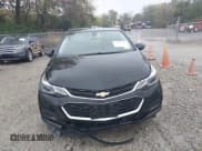 ✅ 2018 Chevrolet Cruze LT • VIN: 1G1BE5SM8J7234587 • Lot: 43569915. Wystawiony na IAAI z przebiegiem 72 947 mil. Bezpłatny archiwum sprzedaży aukcyjnych z USA i szczegółowy raport historii pojazdu na DreamBid. Zdjęcie 12.
