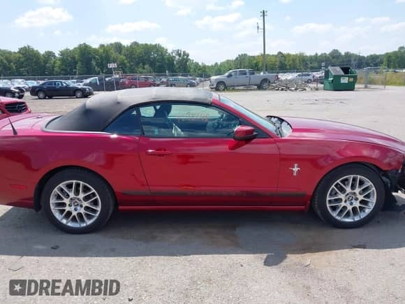 2014 Ford Mustang V6 с VIN 1ZVBP8EM0E5271274, выставлен на аукционе IAAI как лот 42962485 с пробегом 71 422 миль миль и . История ставок и продаж доступна на DreamBid. Изображение 13.