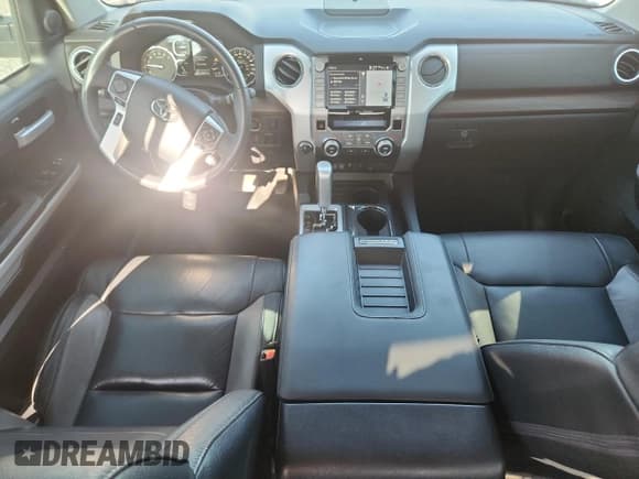 ✅ 2020 Toyota Tundra Limited • VIN: 5TFHY5F11LX948377 • Lot: 72054885. Wystawiony na Copart z przebiegiem 20 437 mil. Bezpłatny archiwum sprzedaży aukcyjnych z USA i szczegółowy raport historii pojazdu na DreamBid. Zdjęcie 8.